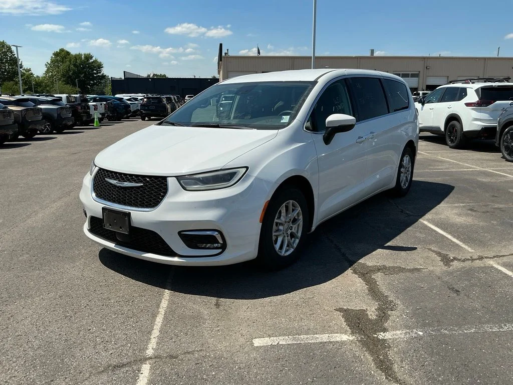 Used 2023 White Chrysler Touring L image 2