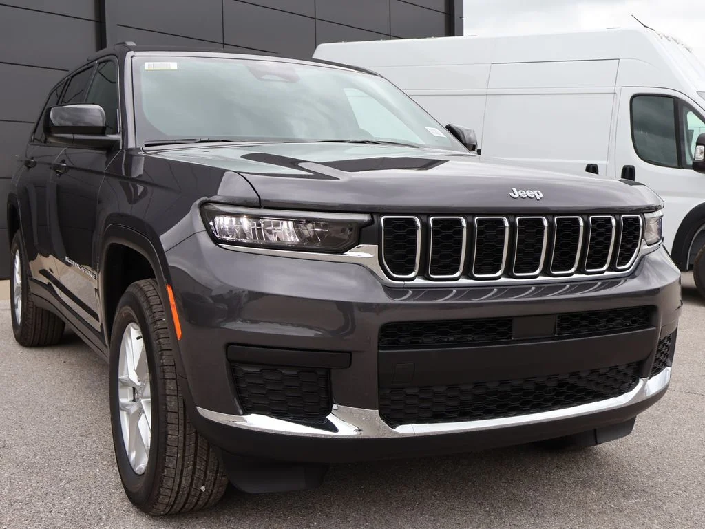 New 2026 Baltic Gray Metallic Clear-Coat Exterior Paint Jeep Laredo image 6