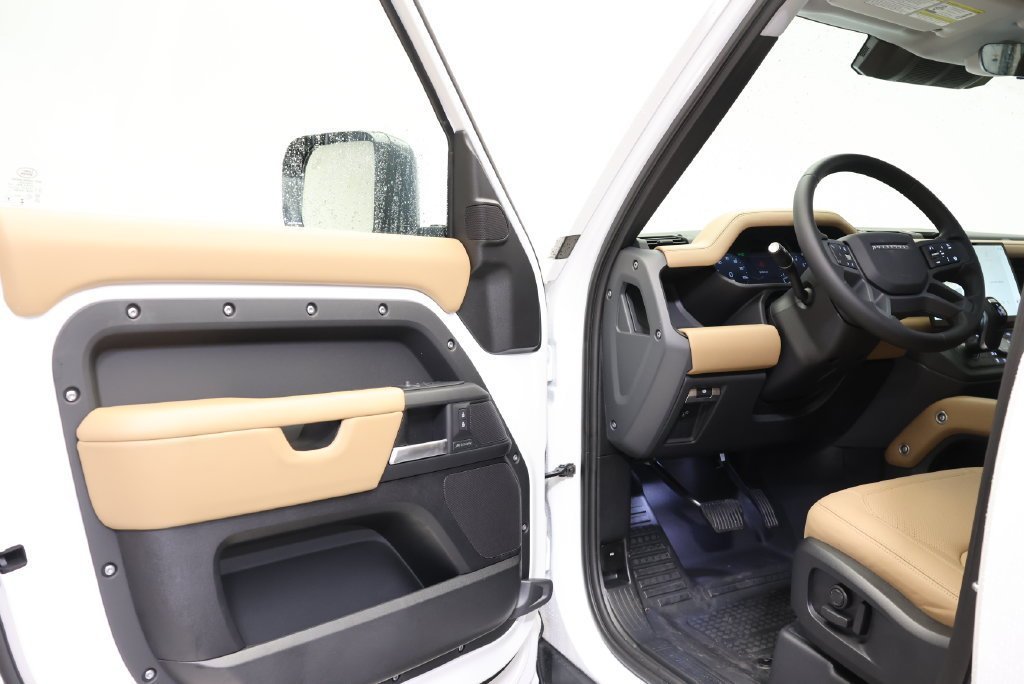 New 2026 Fuji White LAND ROVER S image 28
