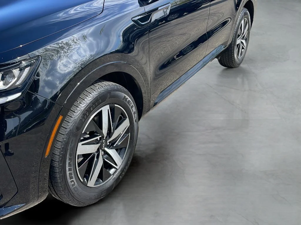 Used 2022 Black Kia S image 42