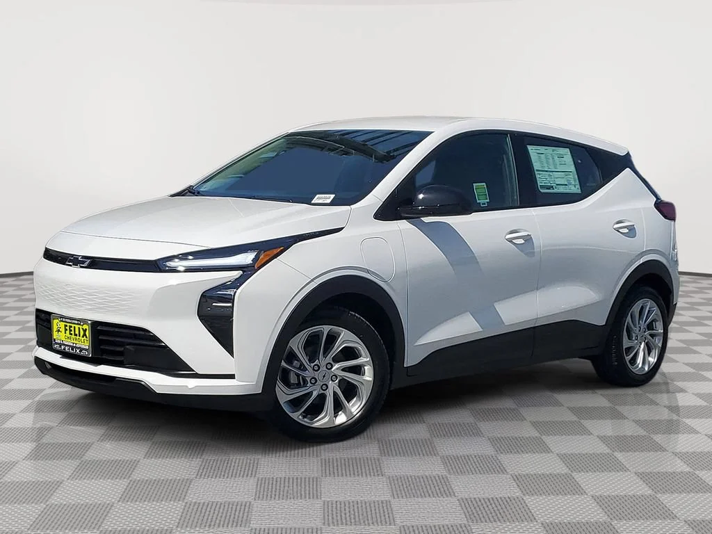 New 2027 Summit White Chevrolet LT image 2