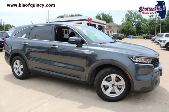2023 Kia Sorento LX AT's photo