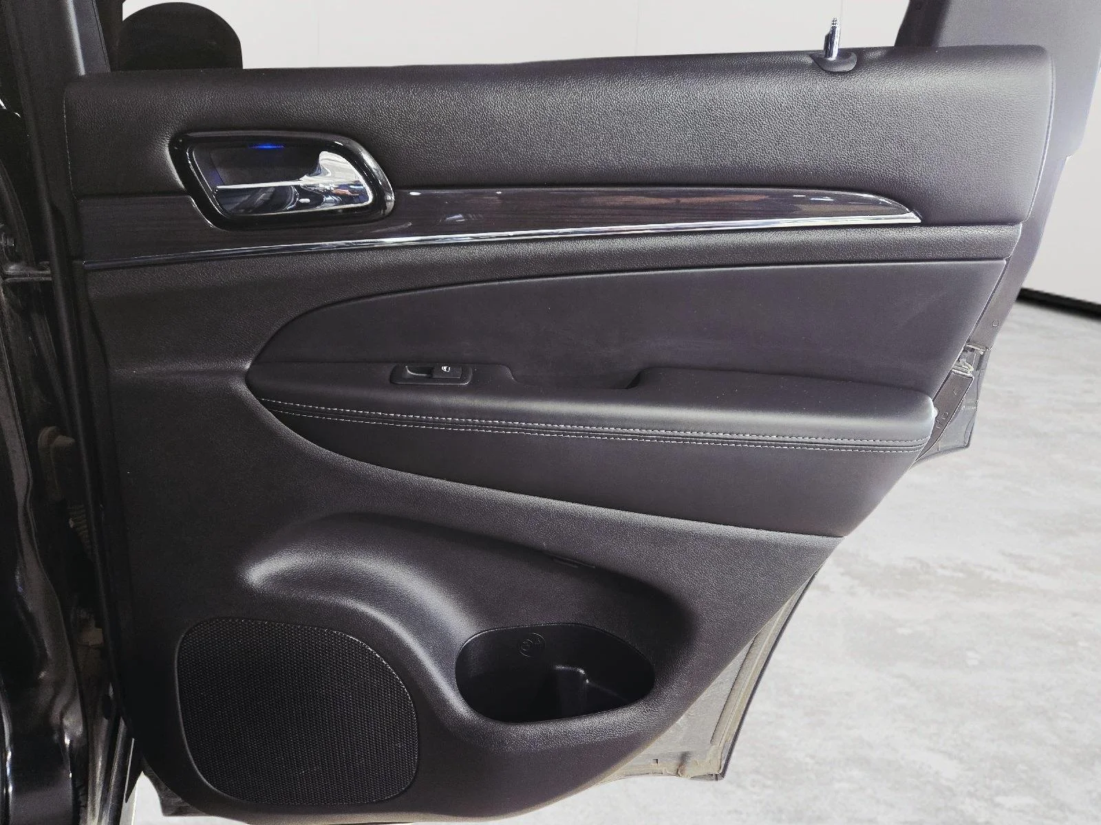 Used 2019 Diamond Black Crystal Pearlcoat Jeep Overland image 66