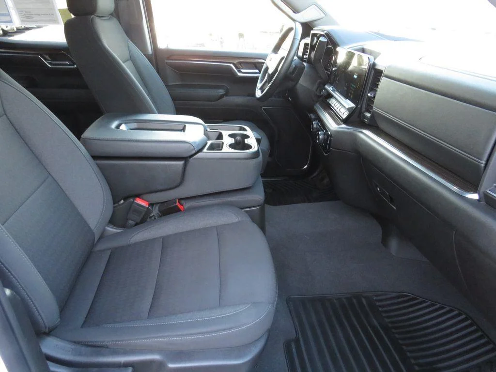 Used 2024 Summit White Chevrolet RST image 21