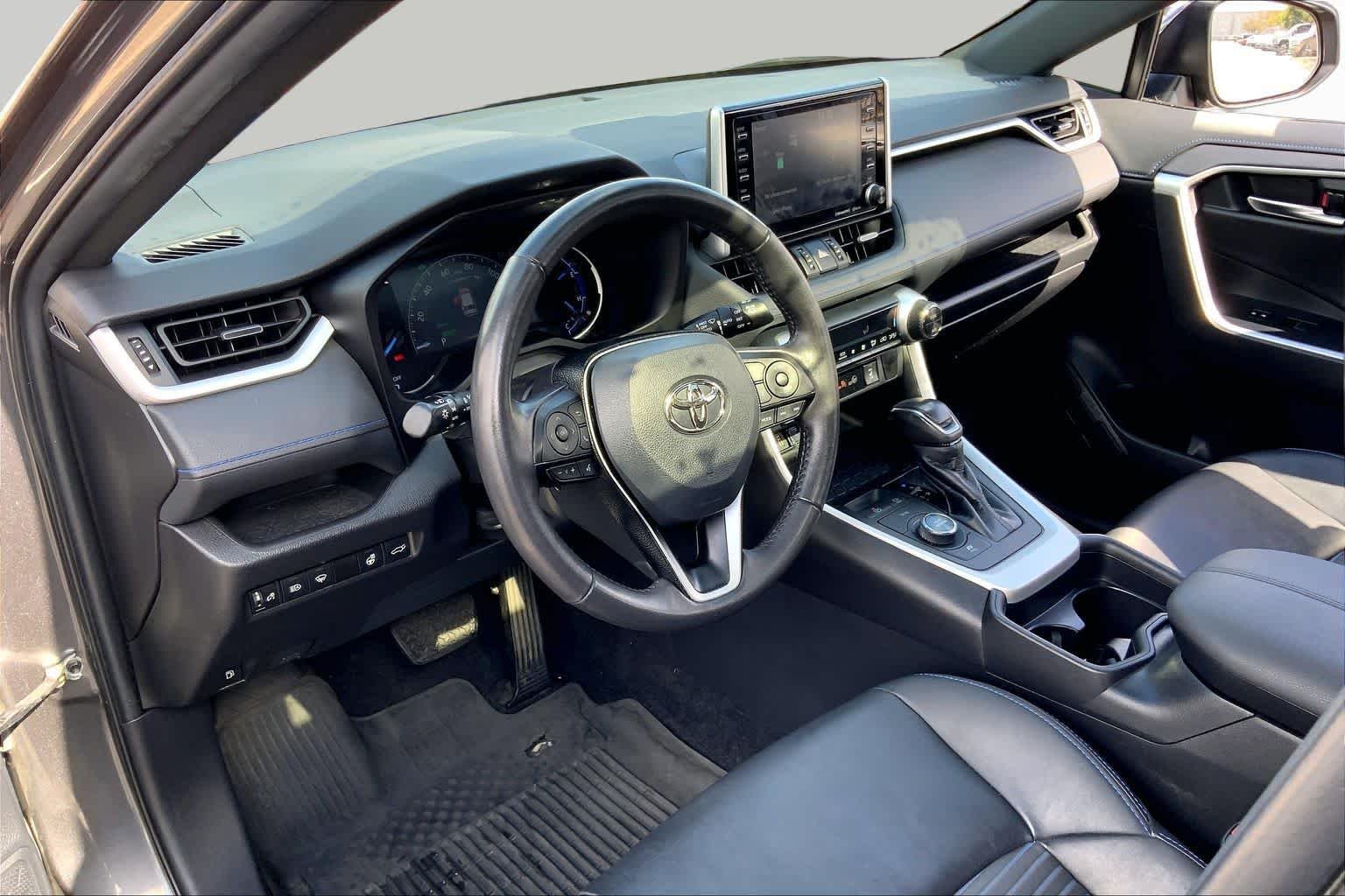 Used 2021 Magnetic Gray Metallic/Midnight Black Metallic Toyota Hybrid XSE image 18