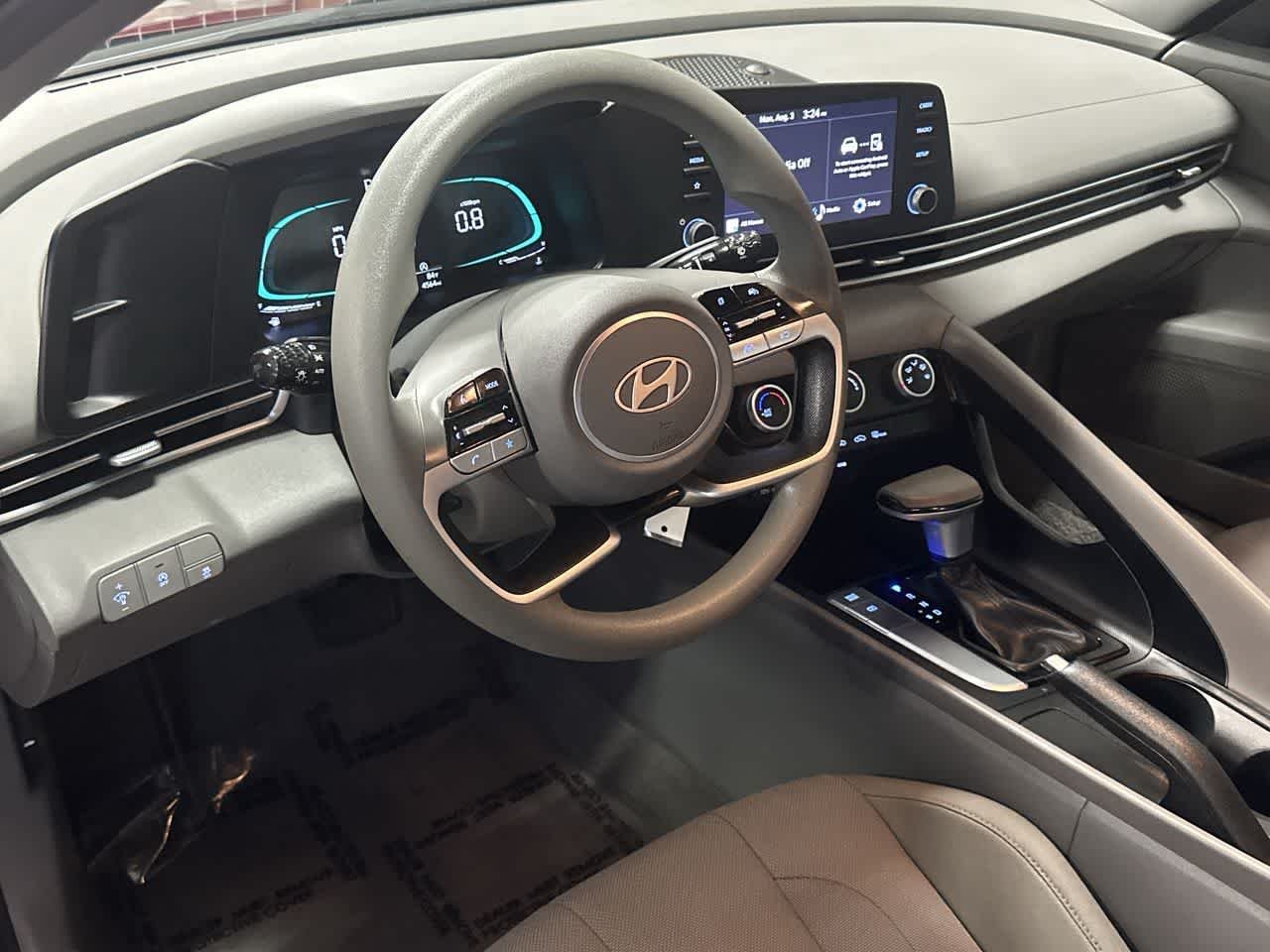 2025 Hyundai Elantra SE - Photo 13