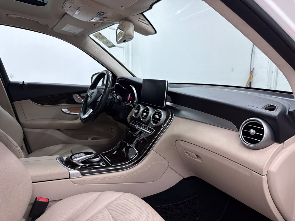 Used 2016 White Mercedes-Benz GLC 300 image 32