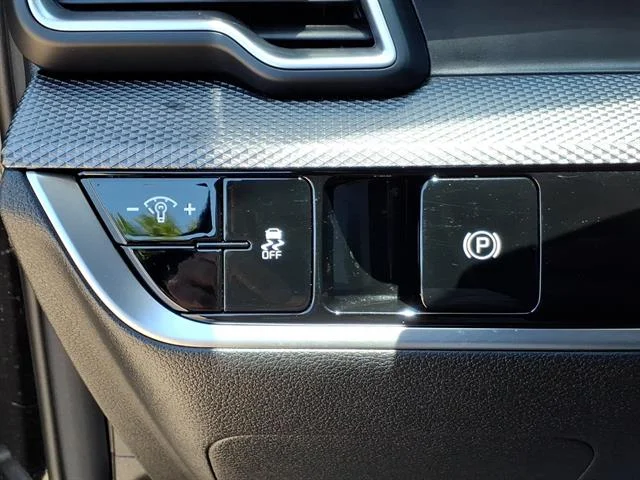 Used 2024 Fusion Black Kia LX image 22