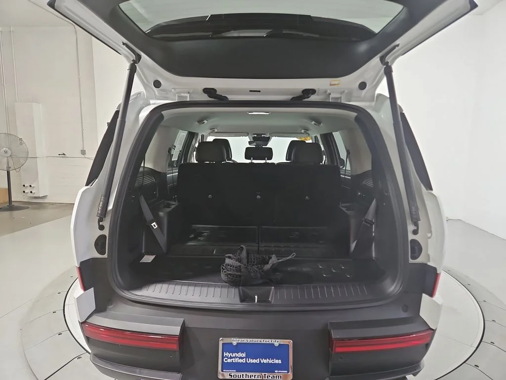 Used 2025 White Hyundai SEL image 23