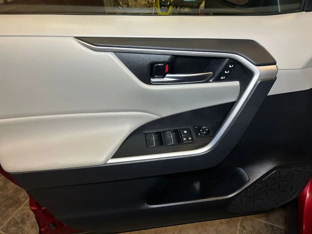 Used 2021 Pearl Toyota XLE Premium image 23