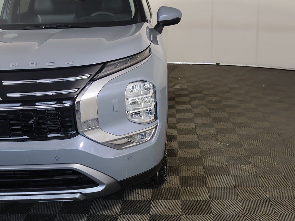 New 2026 Gray Mitsubishi SE image 16