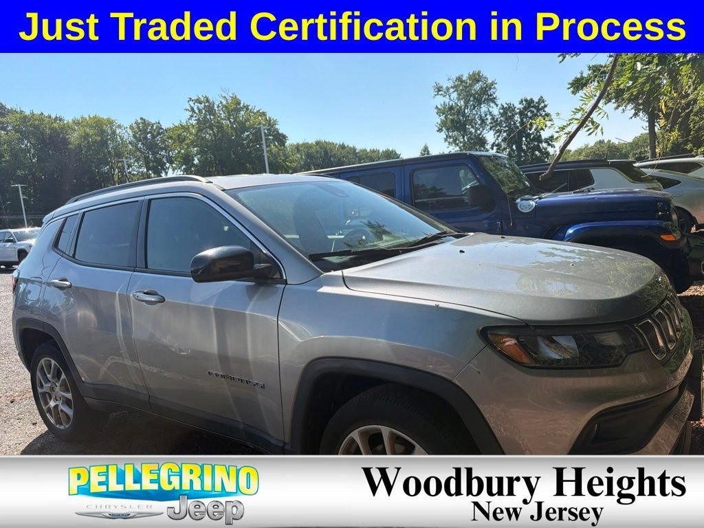 Certified Used 2022 Silver Jeep Latitude Lux image 5