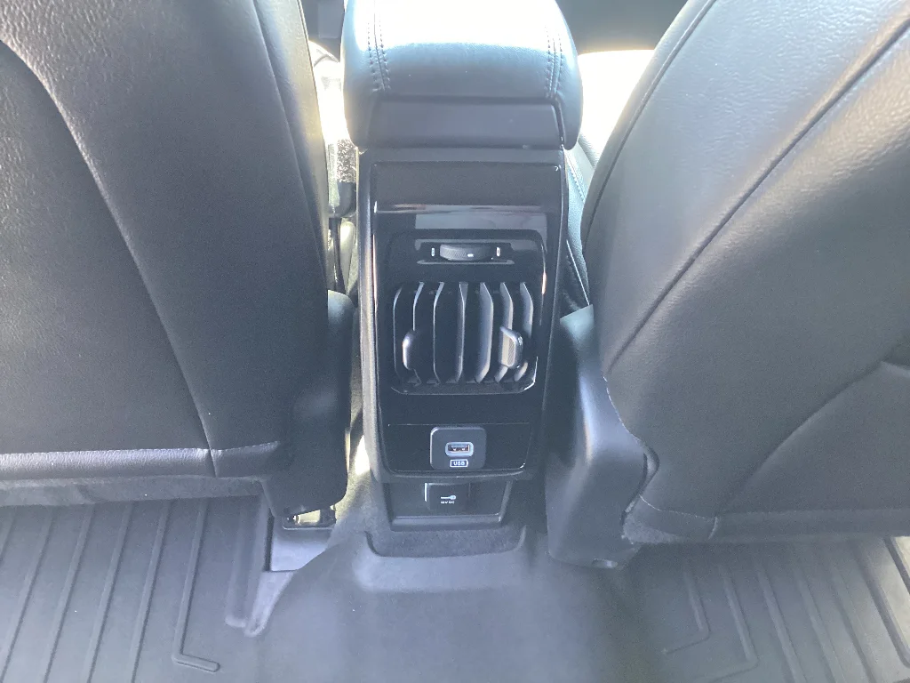 Used 2026 Red Hot Pearlcoat Jeep Latitude Altitude image 11