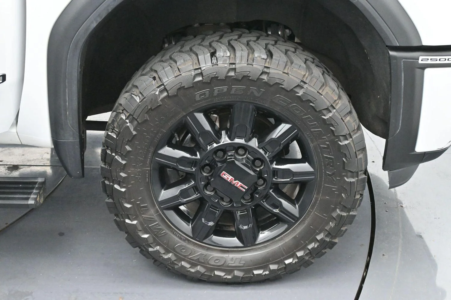 Used 2024 Summit White GMC AT4 image 35