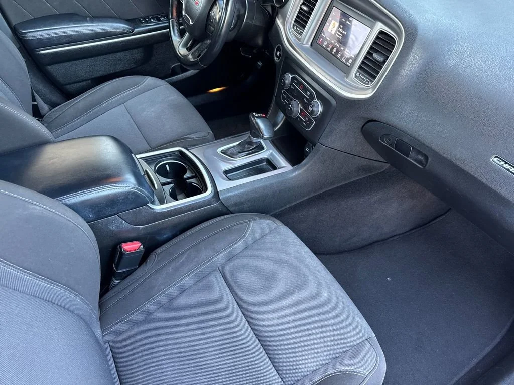 Used 2022 White Dodge SXT RWD image 16