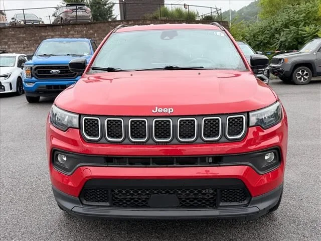 Used 2023 Red Jeep Latitude Lux image 20