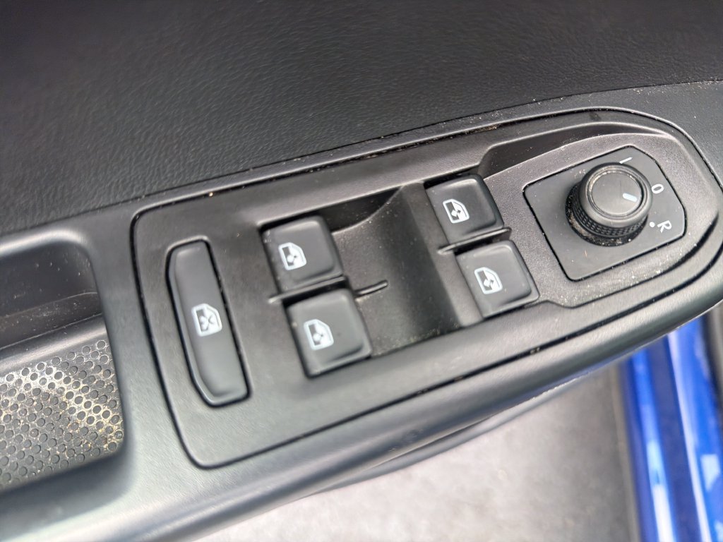 Used 2023 Blue Volkswagen 1.5T S image 4