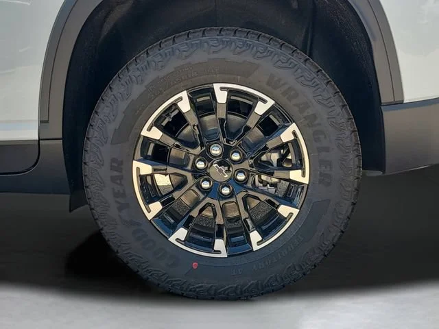 New 2026 Polar White Tricoat Chevrolet Z71 image 33