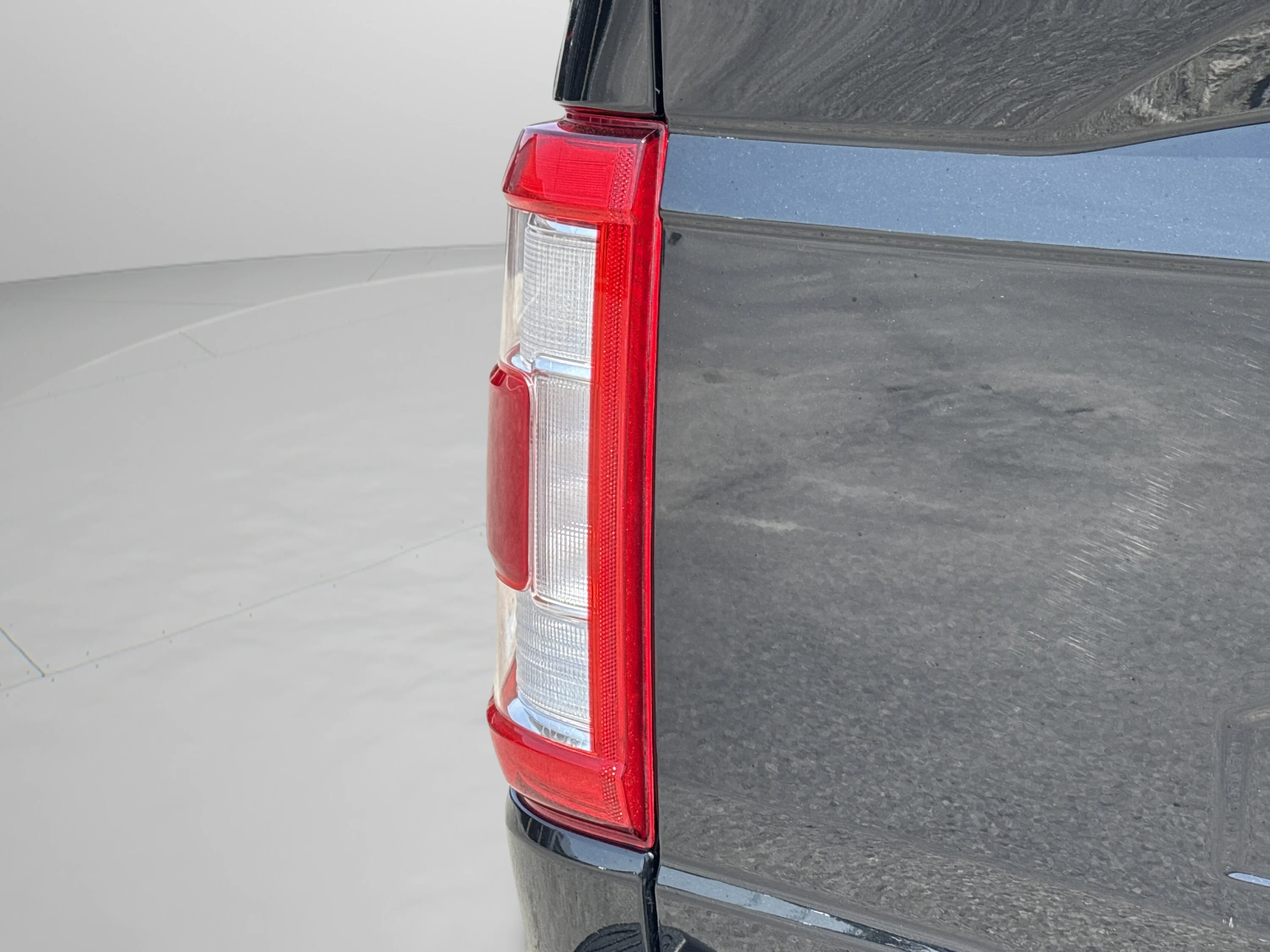 Used 2022 Agate Black Metallic Ford LARIAT image 44