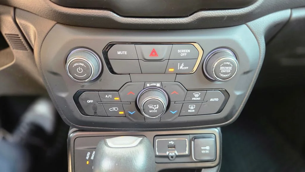 Used 2022 Gray Jeep Limited image 21