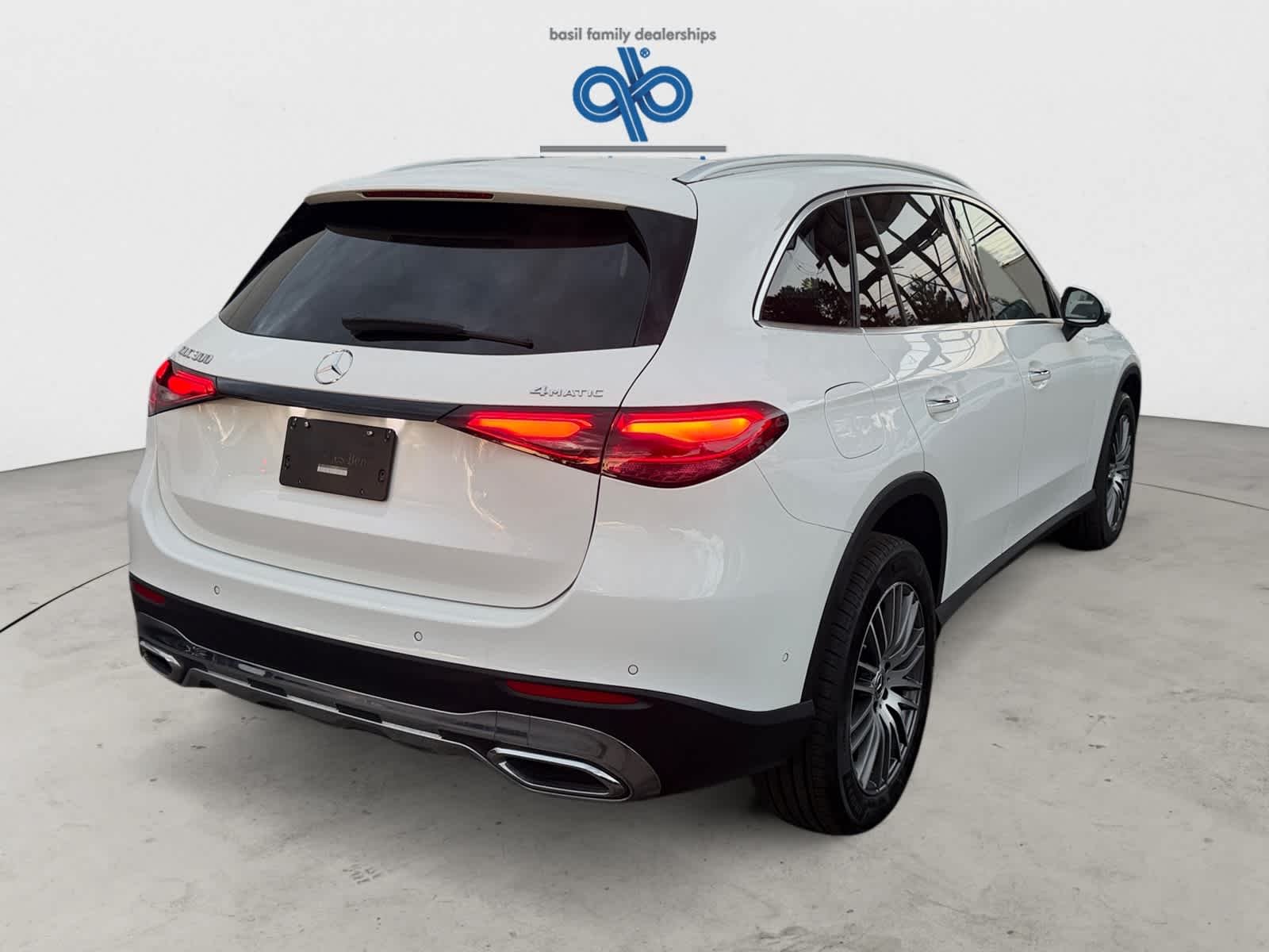 Used 2025 Polar White Mercedes-Benz GLC 300 image 7