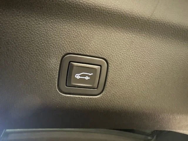 Used 2022 Black Chevrolet Premier image 35
