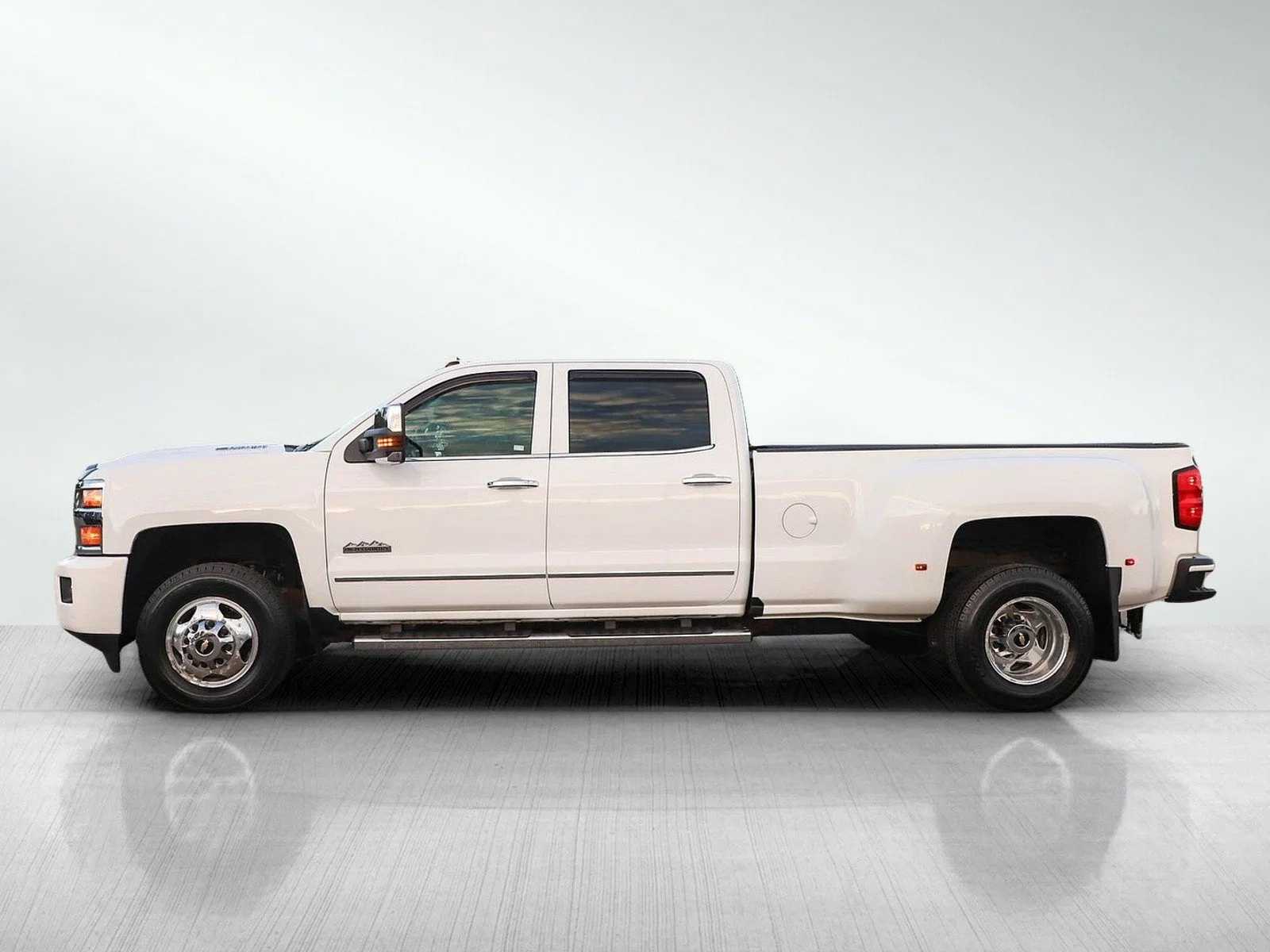 Used 2018 Chevrolet Silverado 3500HD High Country with VIN 1GC4K1EY3JF238374 for sale in Bloomington, Minnesota