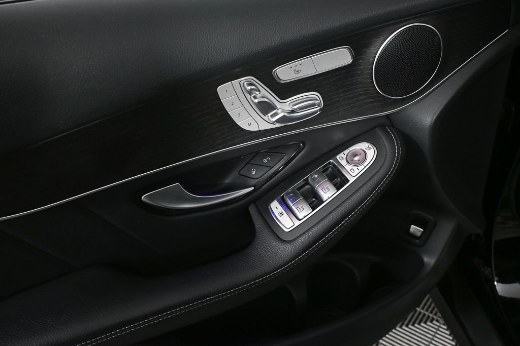 Used 2022 Black Mercedes-Benz GLC 300 image 8