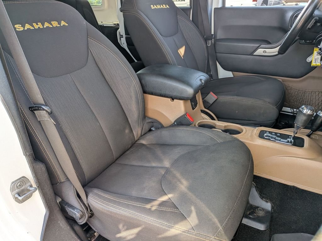 Used 2014 White Jeep Unlimited Sahara image 27