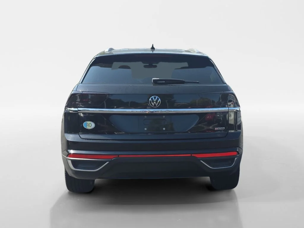 Used 2020 Black Volkswagen 2.0T S image 7