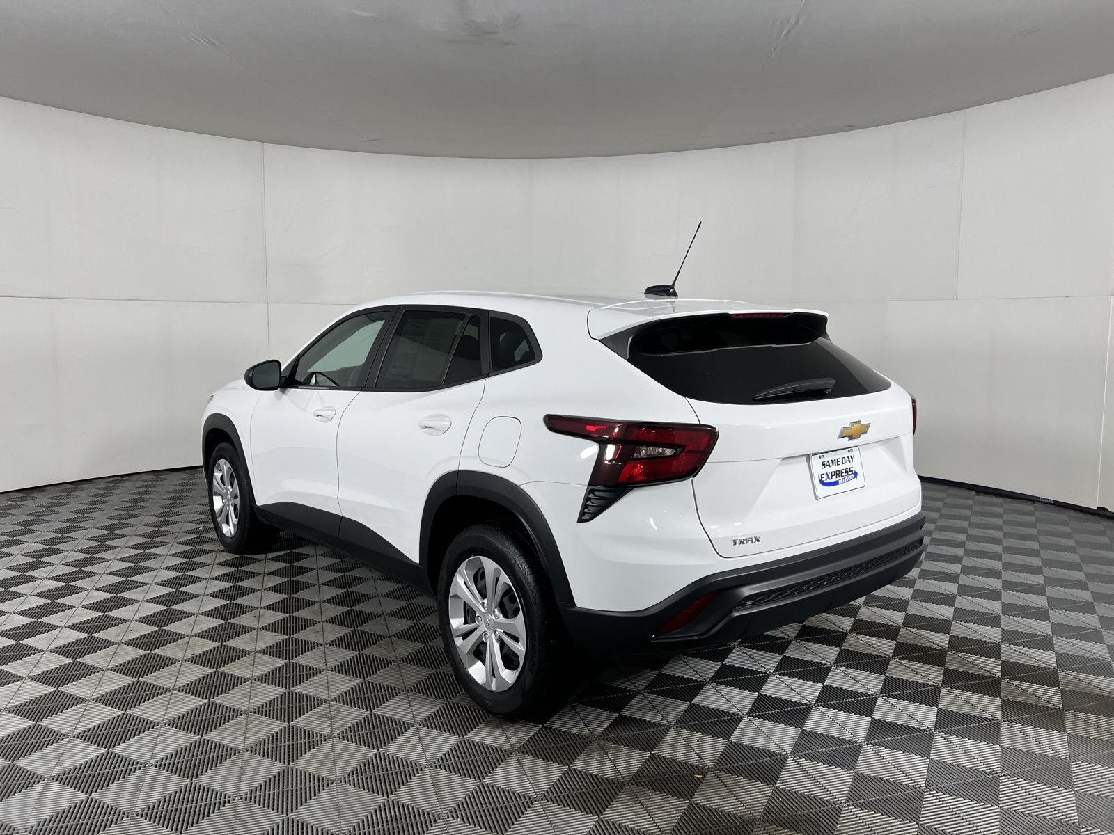 Used 2024 Summit White Chevrolet LS image 38