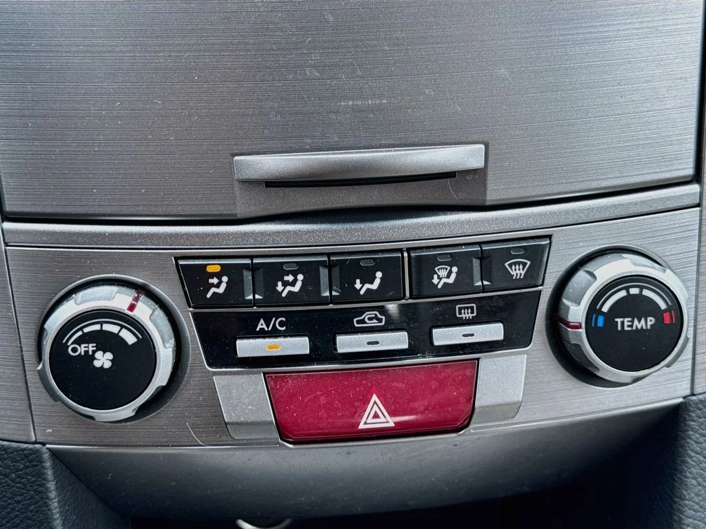 Used 2013 White Subaru 2.5i image 16