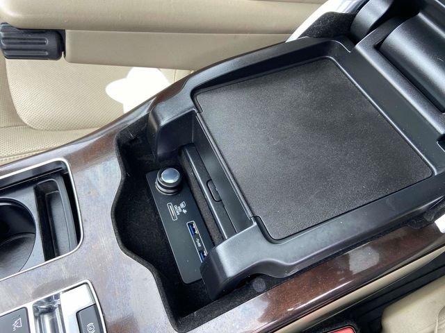 Used 2019 Fuji White Land Rover 5.0L V8 Supercharged image 25