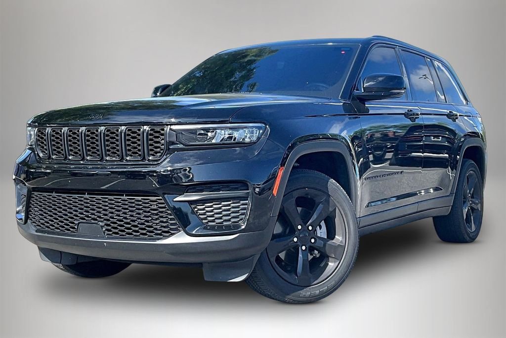 Used 2022 Black Jeep Altitude image 2