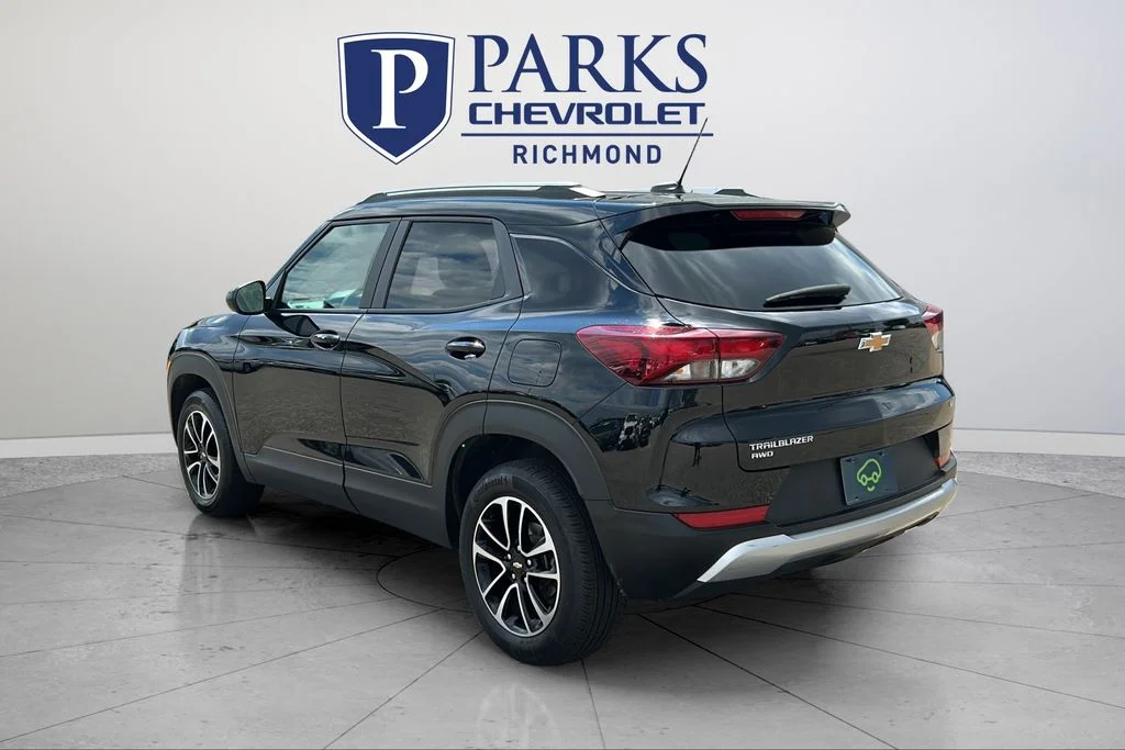 Certified Used 2025 Black Chevrolet LT image 5