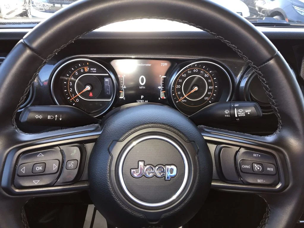 Used 2022 White Jeep Altitude image 14