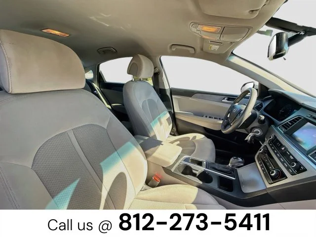 Used 2016 White Hyundai SE image 25