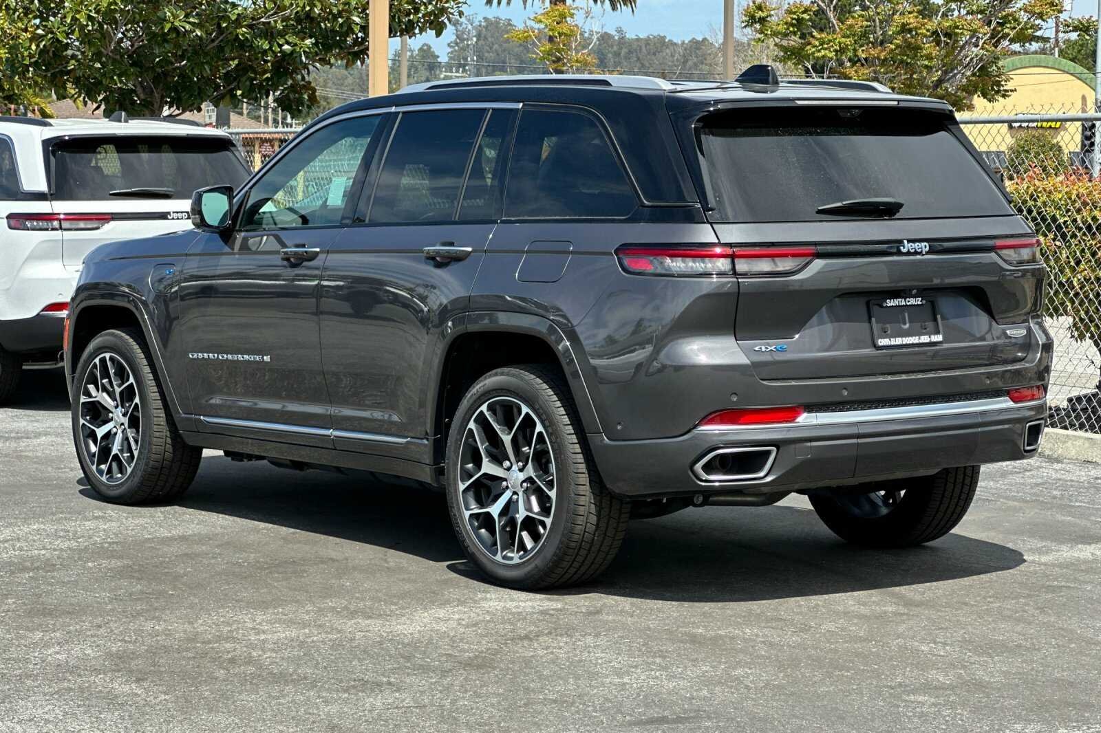 New 2022 Baltic Gray Metallic Clearcoat Jeep Summit image 6