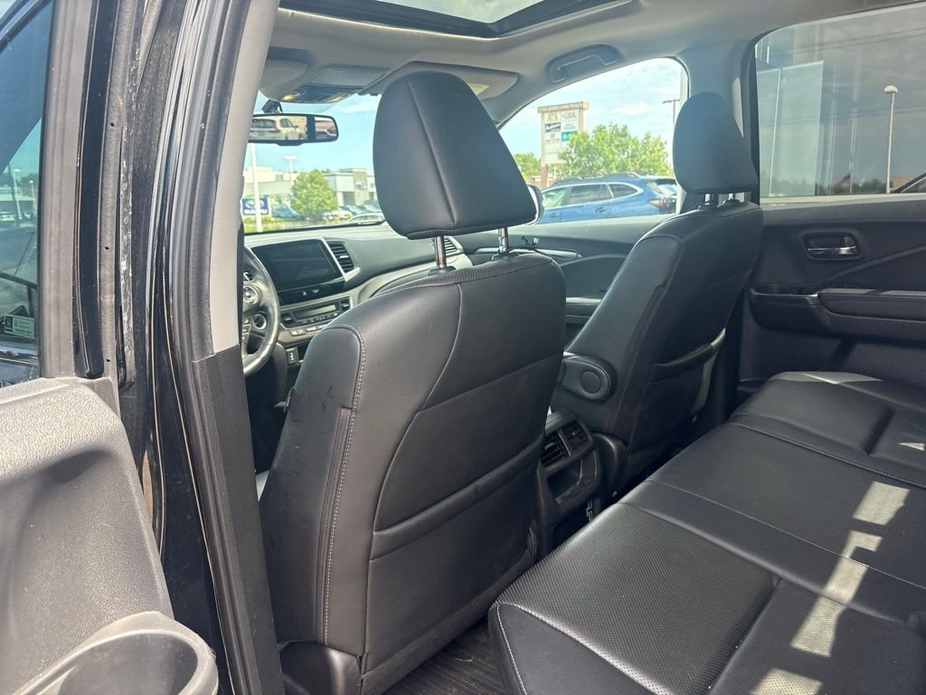 Used 2019 Black Honda RTL-T image 39