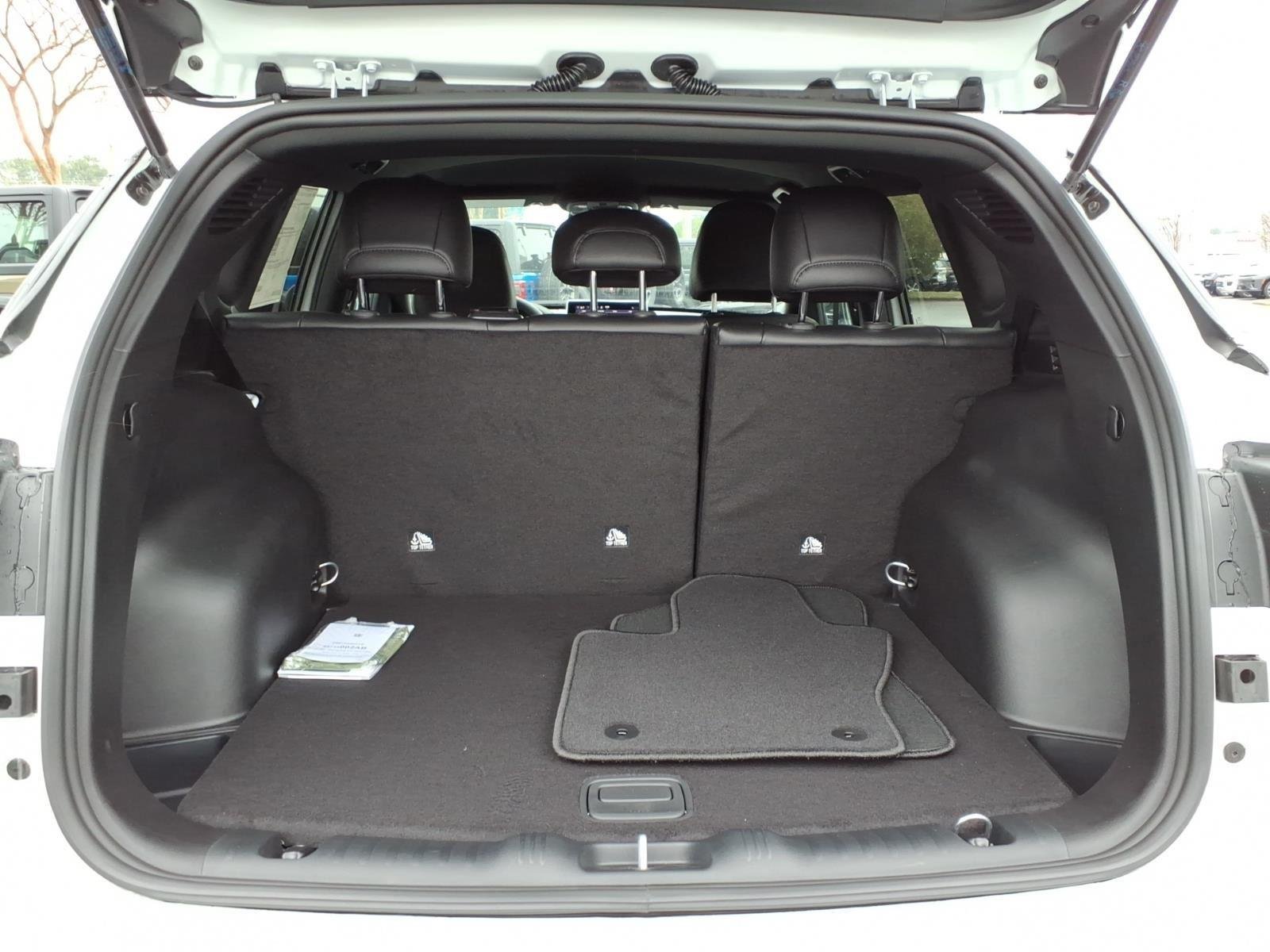 New 2026 Bright White Clearcoat Jeep Latitude Altitude image 22