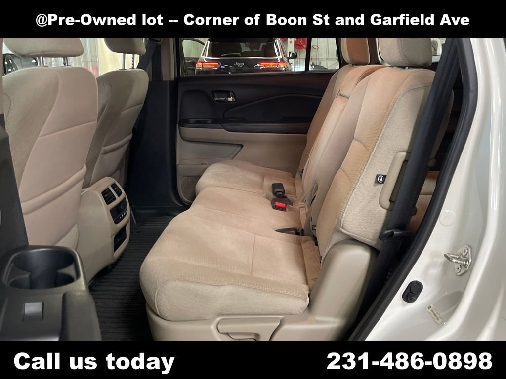 Used 2016  Honda EX image 26