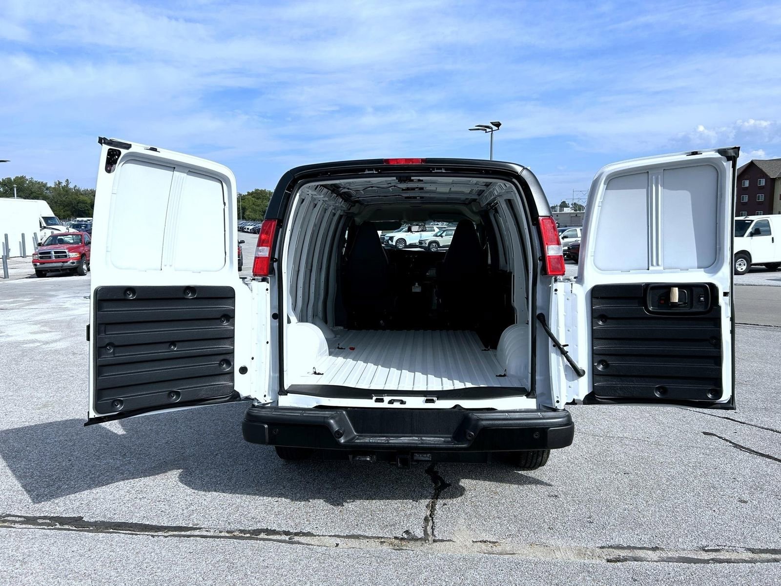 2025 Chevrolet Express Cargo Work Van - Photo 19