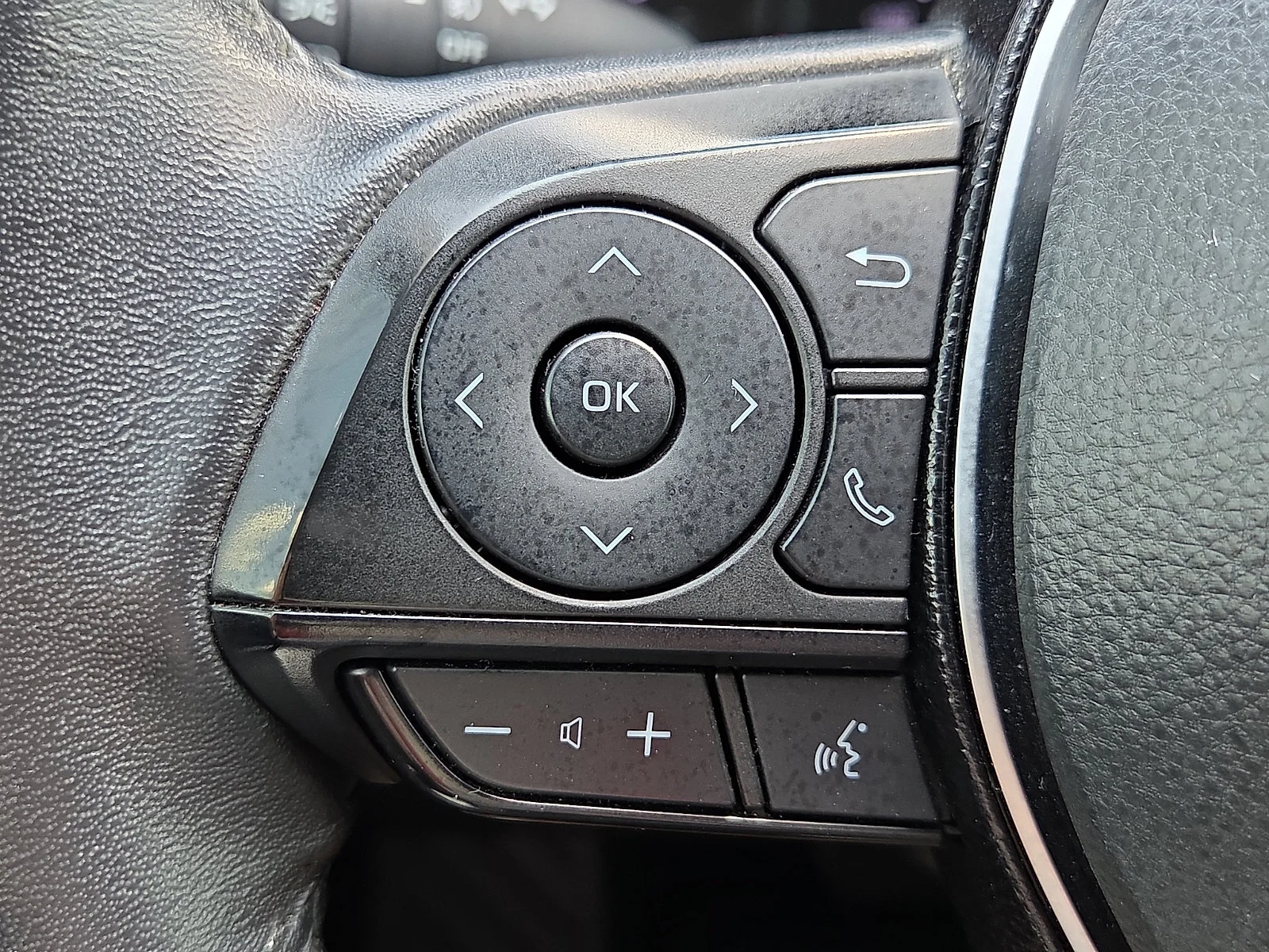 Used 2022 Magnetic Gray Metallic Toyota XLE Premium image 21