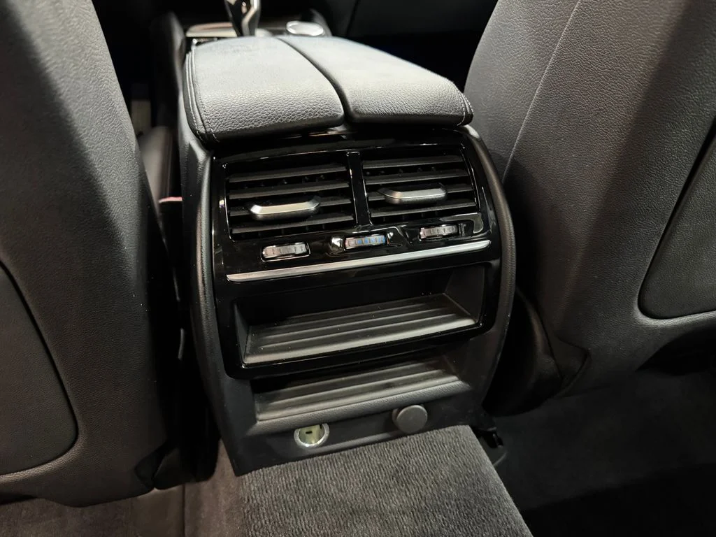 Used 2019 White BMW 530e iPerformance image 24