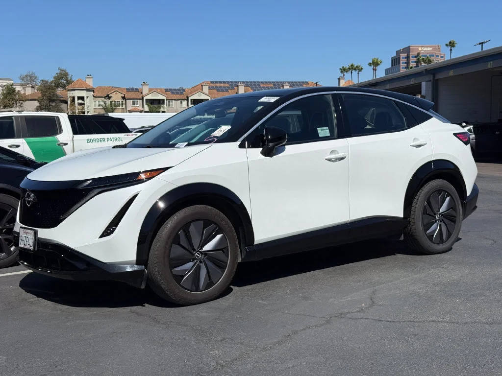 Used 2023  Nissan VENTURE+ image 2