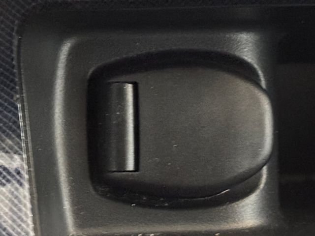 Used 2018 White Nissan SR image 7