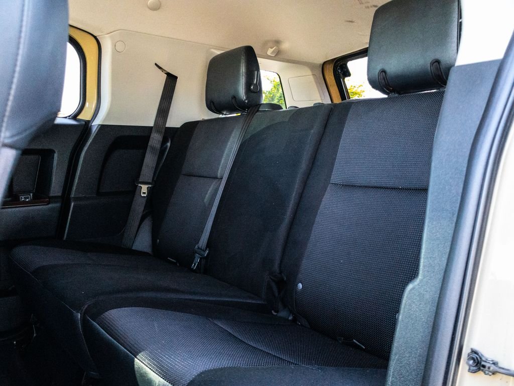 Used 2012  Toyota Base image 23