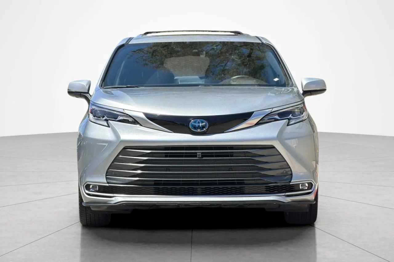 Used 2023 CELESTIAL SILVER Toyota Platinum image 8