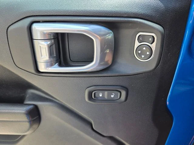 Certified Used 2020 Blue Jeep Mojave image 21