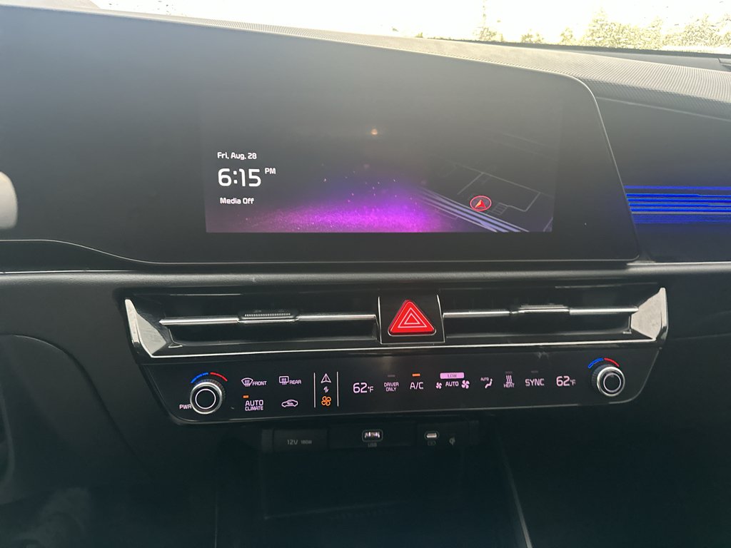 Used 2023 Cityscape Green Kia Wind image 15